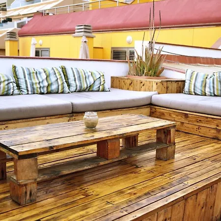 بيت شباب Hitide House