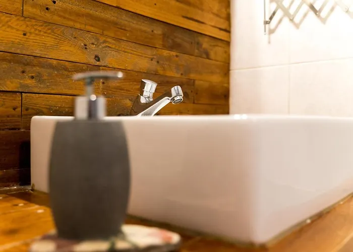 Vandrarhem Hitide House *