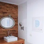 Hitide House Hostel *