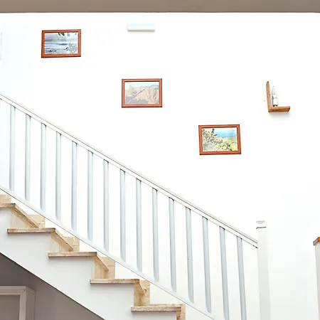 Hitide House 호스텔