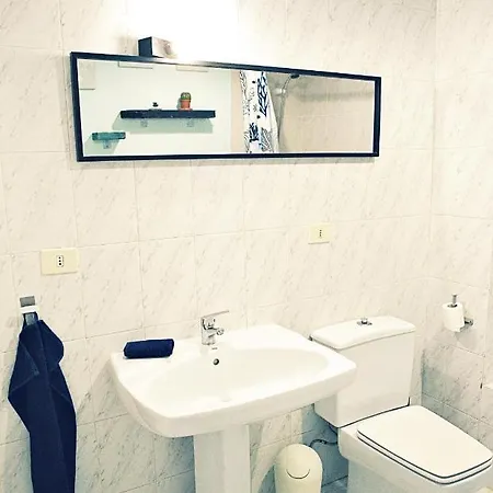 Hitide House 호스텔 *